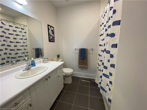 41 Sunset Way, Thorold, ON - Indoor Photo Showing Bathroom