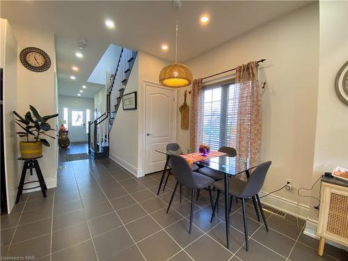 41 Sunset Way, Thorold, ON - Indoor Photo Showing Dining Room