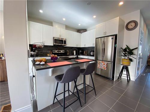 41 Sunset Way, Thorold, ON - Indoor Photo Showing Kitchen