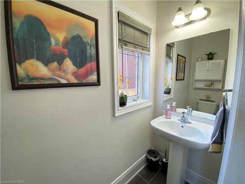 41 Sunset Way, Thorold, ON - Indoor Photo Showing Bathroom