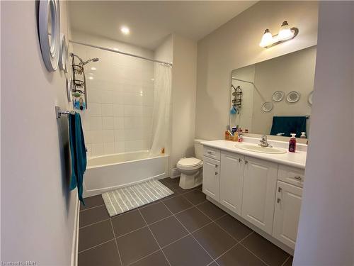 41 Sunset Way, Thorold, ON - Indoor Photo Showing Bathroom