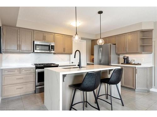 59 Abbott Place, Fonthill, ON - Indoor Photo Showing Kitchen With Upgraded Kitchen