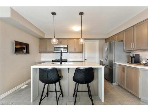 59 Abbott Place, Fonthill, ON - Indoor Photo Showing Kitchen