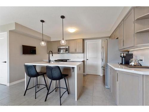 59 Abbott Place, Fonthill, ON - Indoor Photo Showing Kitchen With Upgraded Kitchen