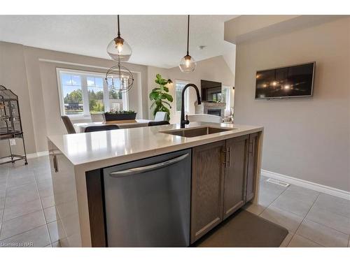 59 Abbott Place, Fonthill, ON - Indoor Photo Showing Kitchen