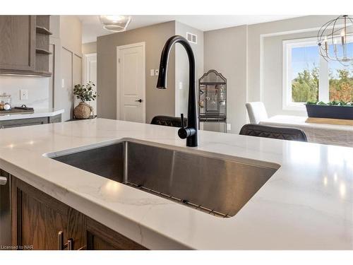 59 Abbott Place, Fonthill, ON - Indoor Photo Showing Kitchen