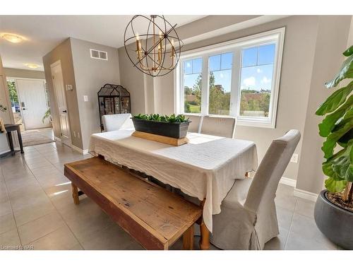 59 Abbott Place, Fonthill, ON - Indoor Photo Showing Dining Room