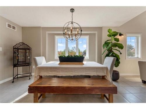 59 Abbott Place, Fonthill, ON - Indoor Photo Showing Bedroom