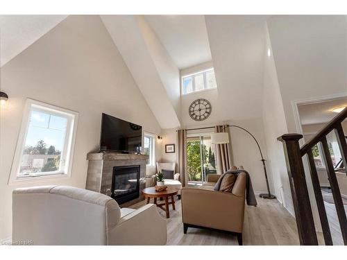 59 Abbott Place, Fonthill, ON - Indoor Photo Showing Living Room With Fireplace