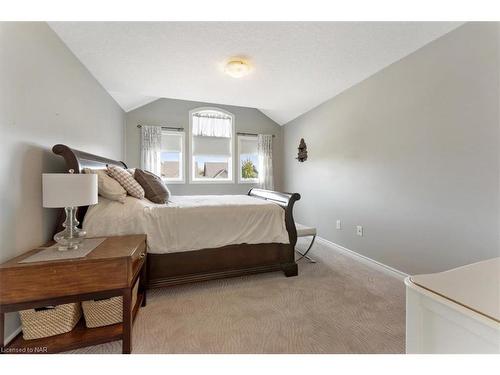 59 Abbott Place, Fonthill, ON - Indoor Photo Showing Bedroom