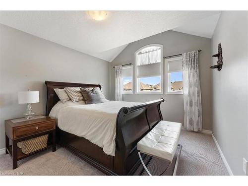 59 Abbott Place, Fonthill, ON - Indoor Photo Showing Bedroom