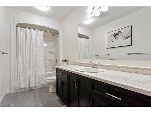 59 Abbott Place, Fonthill, ON - Indoor Photo Showing Bathroom