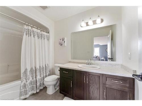 59 Abbott Place, Fonthill, ON - Indoor Photo Showing Bathroom