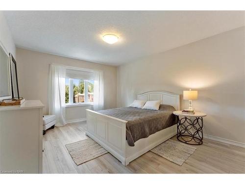 59 Abbott Place, Fonthill, ON - Indoor Photo Showing Bedroom