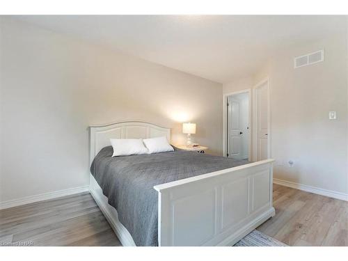 59 Abbott Place, Fonthill, ON - Indoor Photo Showing Bedroom