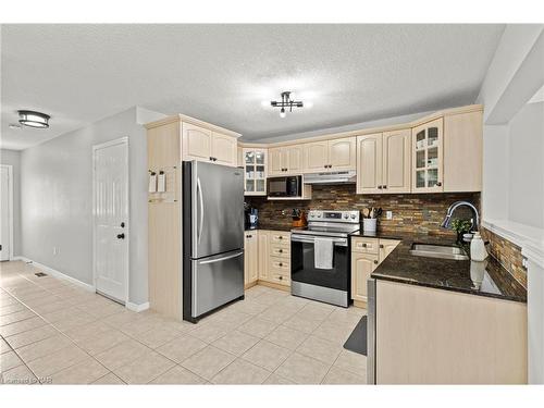 7-10 Stonecairn Drive, Cambridge, ON - Indoor Photo Showing Kitchen