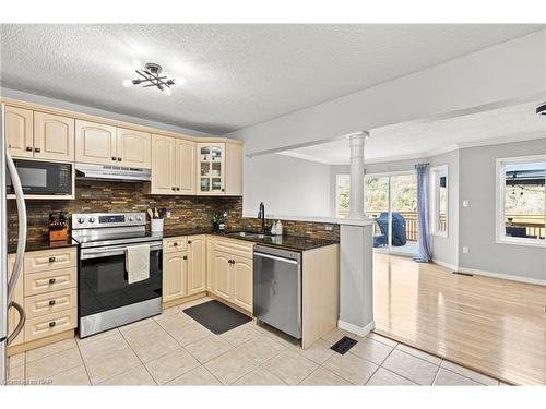 7-10 Stonecairn Drive, Cambridge, ON - Indoor Photo Showing Kitchen