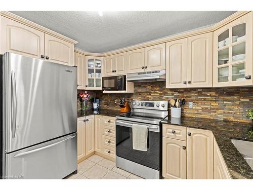 7-10 Stonecairn Drive, Cambridge, ON - Indoor Photo Showing Kitchen With Stainless Steel Kitchen