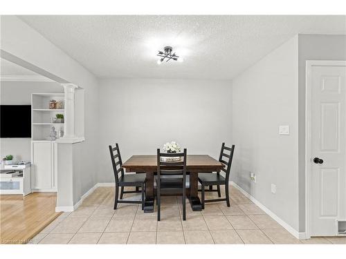 7-10 Stonecairn Drive, Cambridge, ON - Indoor Photo Showing Dining Room