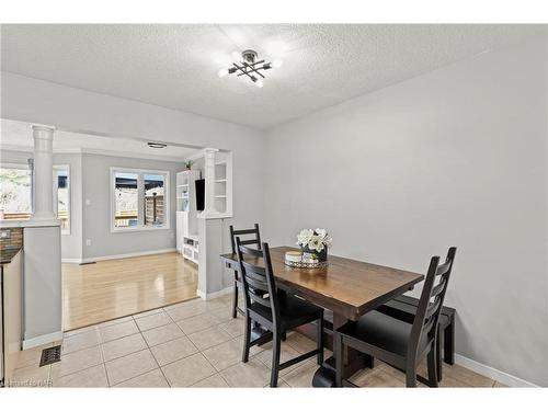 7-10 Stonecairn Drive, Cambridge, ON - Indoor Photo Showing Dining Room