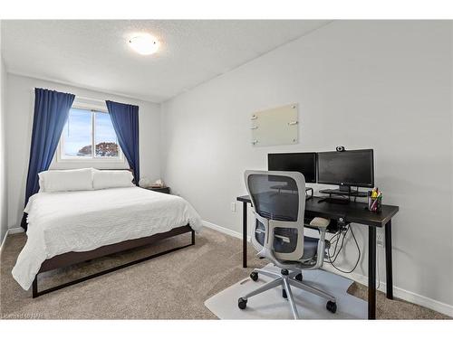 7-10 Stonecairn Drive, Cambridge, ON - Indoor Photo Showing Bedroom