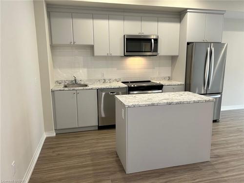 143-50 Herrick Avenue, St. Catharines, ON - Indoor Photo Showing Kitchen