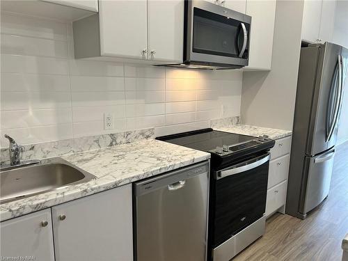 143-50 Herrick Avenue, St. Catharines, ON - Indoor Photo Showing Kitchen