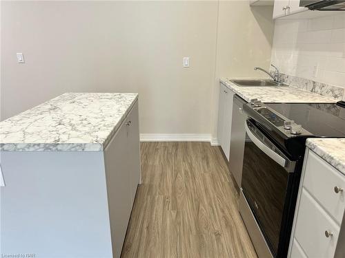 143-50 Herrick Avenue, St. Catharines, ON - Indoor Photo Showing Kitchen