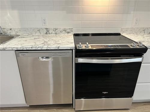 143-50 Herrick Avenue, St. Catharines, ON - Indoor Photo Showing Kitchen