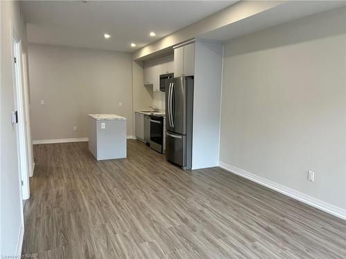 143-50 Herrick Avenue, St. Catharines, ON - Indoor Photo Showing Kitchen