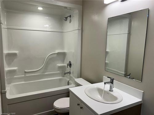 143-50 Herrick Avenue, St. Catharines, ON - Indoor Photo Showing Bathroom