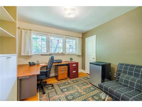 18 Alan Cr, Fonthill, ON - Indoor Photo Showing Office