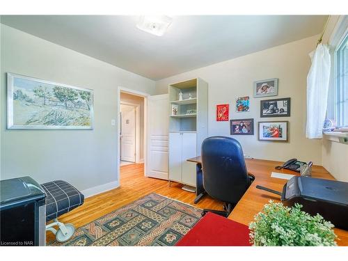 18 Alan Cr, Fonthill, ON - Indoor Photo Showing Office