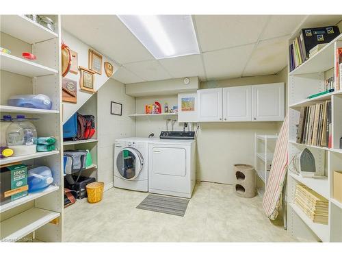 18 Alan Cr, Fonthill, ON - Indoor Photo Showing Laundry Room