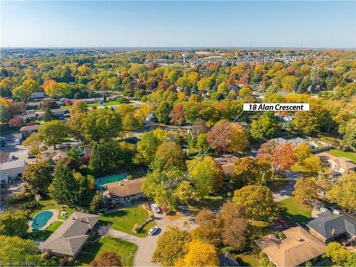 18 Alan Cr, Fonthill, ON - Outdoor With View