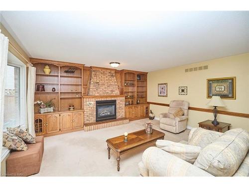 737 Canboro Road, Fenwick, ON - Indoor Photo Showing Living Room With Fireplace