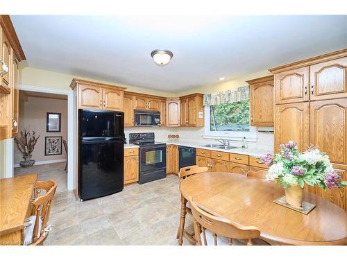 737 Canboro Road, Fenwick, ON - Indoor Photo Showing Kitchen With Double Sink