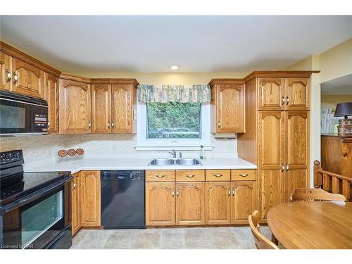 737 Canboro Road, Fenwick, ON - Indoor Photo Showing Kitchen With Double Sink