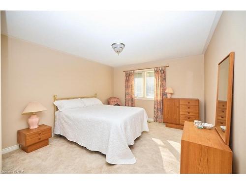 737 Canboro Road, Fenwick, ON - Indoor Photo Showing Bedroom