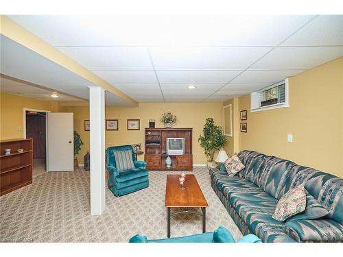 737 Canboro Road, Fenwick, ON - Indoor Photo Showing Basement