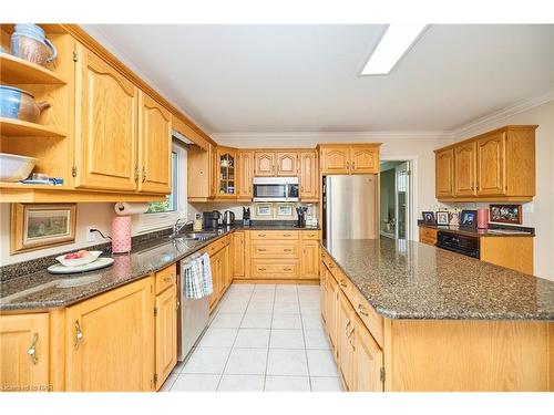 50 Henley Drive, St. Catharines, ON - Indoor Photo Showing Kitchen