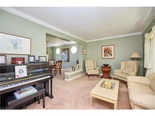 50 Henley Drive, St. Catharines, ON - Indoor Photo Showing Living Room