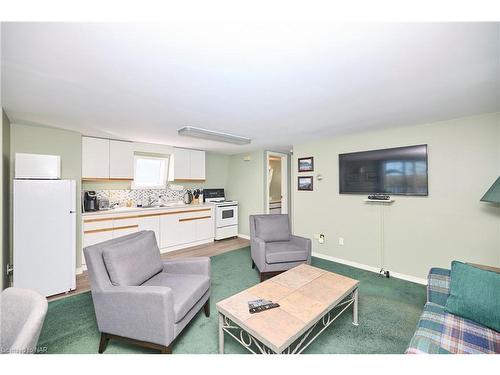 50 Henley Drive, St. Catharines, ON - Indoor Photo Showing Living Room