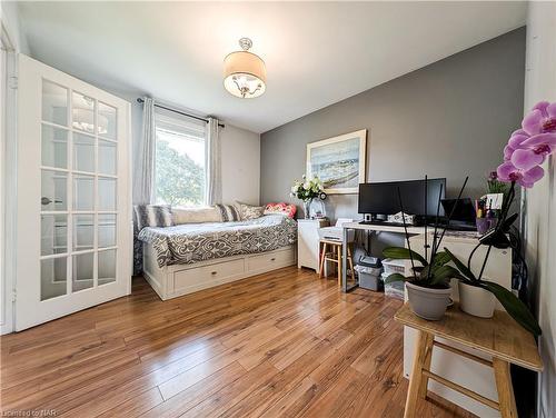 6312 Pitton Road, Niagara Falls, ON - Indoor Photo Showing Bedroom