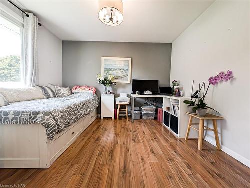 6312 Pitton Road, Niagara Falls, ON - Indoor Photo Showing Bedroom