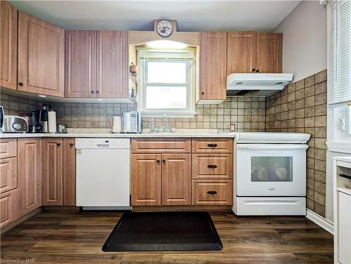 6312 Pitton Road, Niagara Falls, ON - Indoor Photo Showing Kitchen