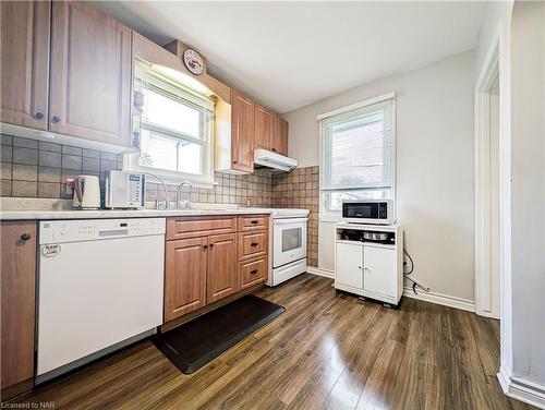 6312 Pitton Road, Niagara Falls, ON - Indoor Photo Showing Kitchen