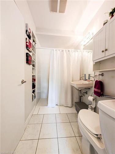 6312 Pitton Road, Niagara Falls, ON - Indoor Photo Showing Bathroom