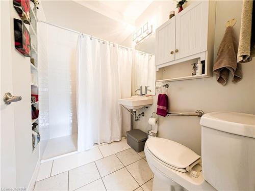 6312 Pitton Road, Niagara Falls, ON - Indoor Photo Showing Bathroom