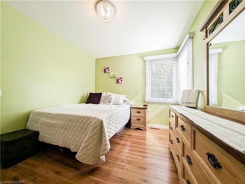 6312 Pitton Road, Niagara Falls, ON - Indoor Photo Showing Bedroom